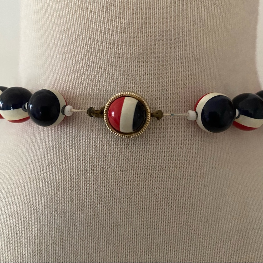 Vintage 1960s Red White & Blue Bead Necklace - Picture 11 of 12